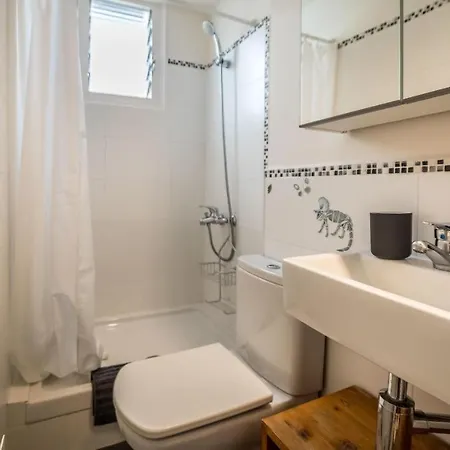 21per1020 - Cozy In De Gracia Apartment